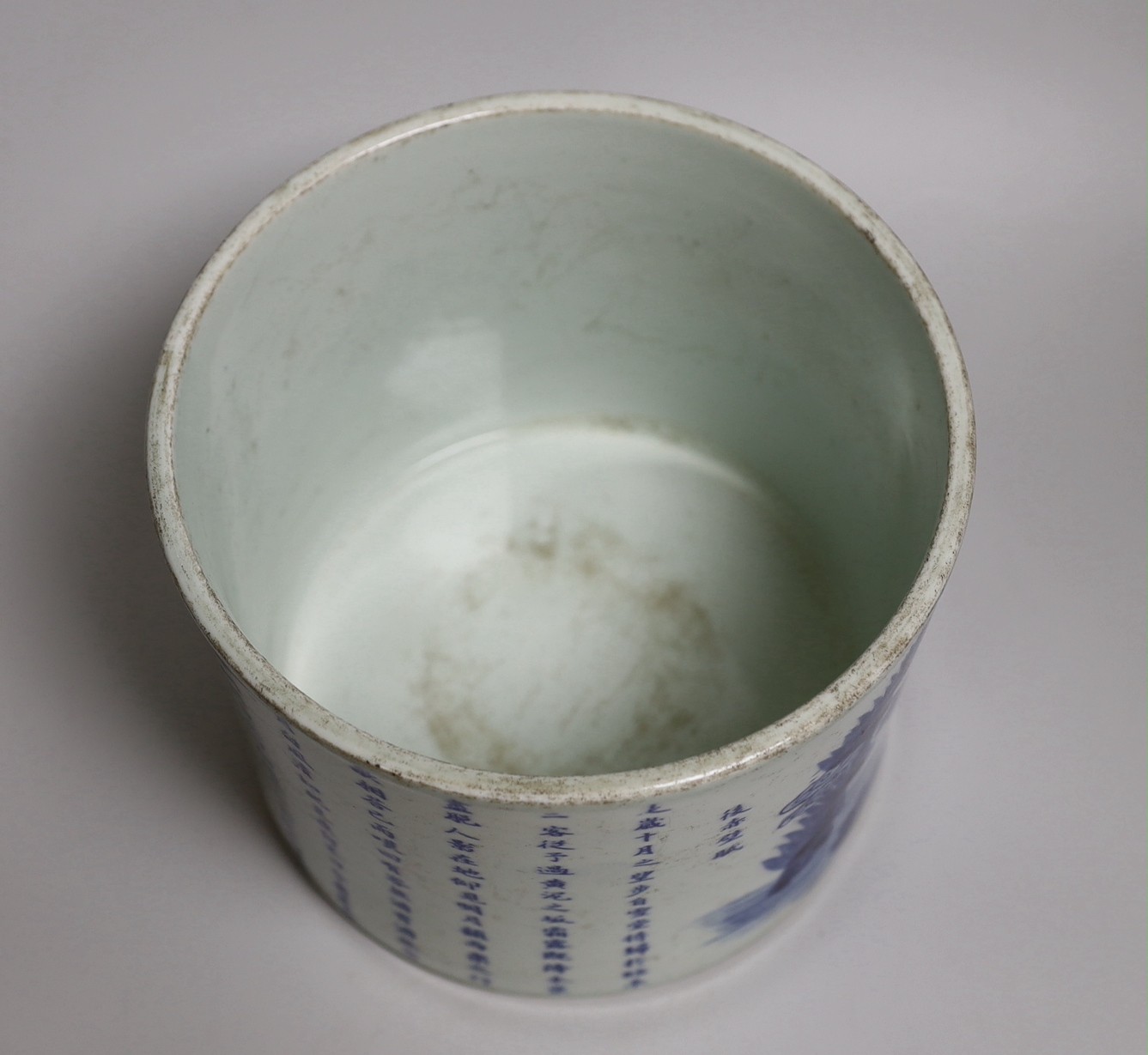 A Chinese blue and white inscribed brush pot. 15cm high